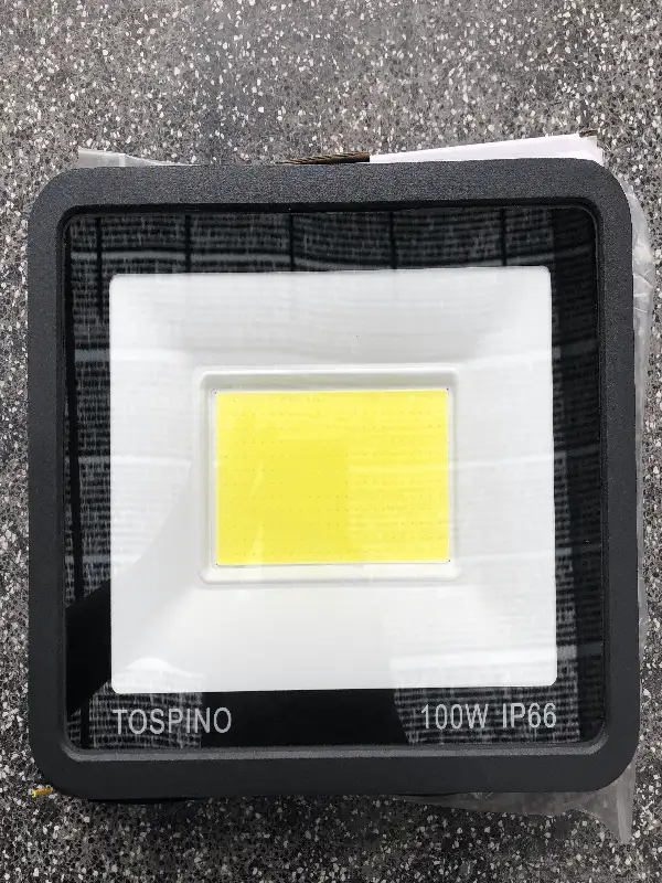 Đèn pha tospino 100w